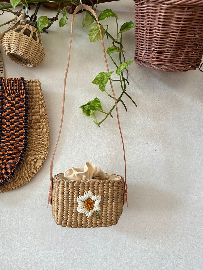 Tiny sling bag, size S, daisies, free name embroidery 4 letters - Other - Plants & Flowers Khaki