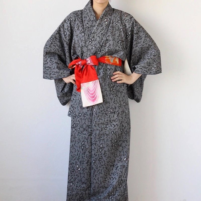 Japanese gray kimono, long kimono, Japanese silk dress, gray dress /1582 - 晚裝/晚禮服  - 絲．絹 灰色