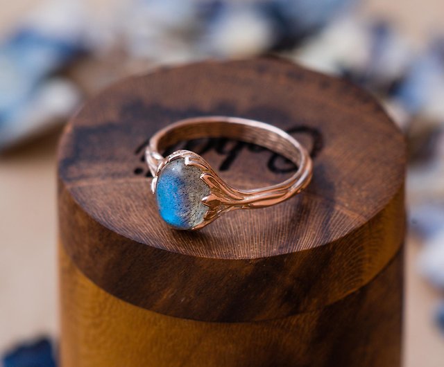 ブルー ラブラドライト リング14k ゴールドの婚約指輪 |ユニークな自然 