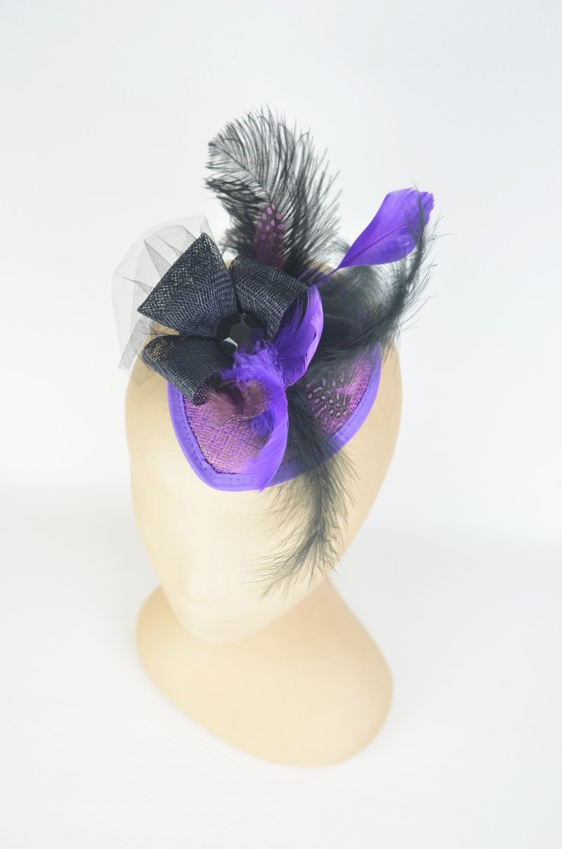 Fascinator with Cascading Feathers, Jewel and Tulle in Purple and Black - เครื่องประดับผม - วัสดุอื่นๆ สีม่วง