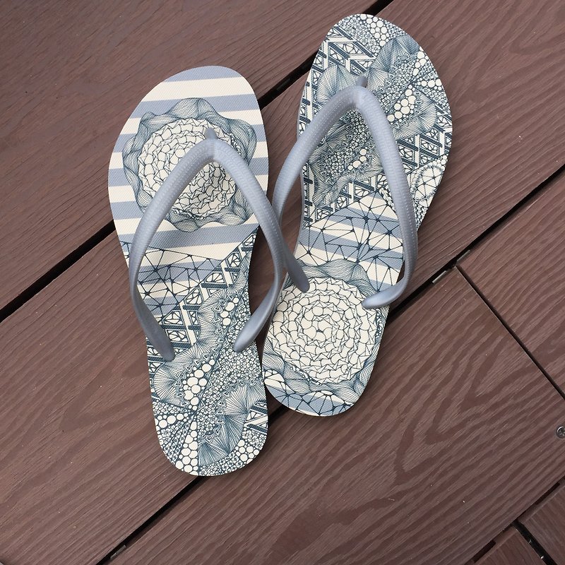 Summer Essential/ Original Tangle Art Flip Flop in Grey Stripes - Slippers - Rubber Silver