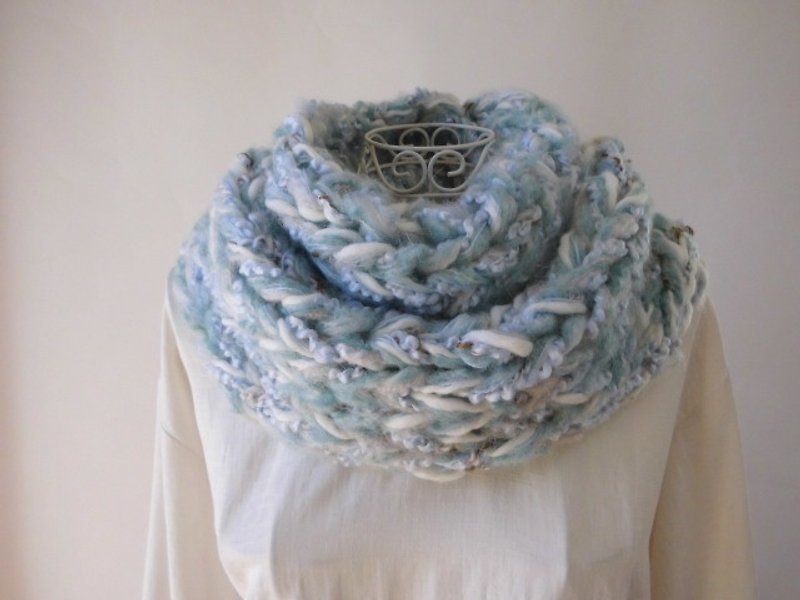 Fluffy ♪ Snood (snow country) _ light blue · Merino wool and plenty of alpaca - Scarves - Other Materials Blue