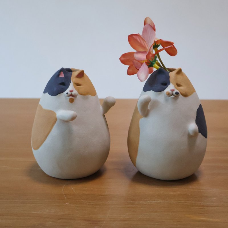 三花招財貓花器 擺飾 - 花瓶/花器 - 陶 卡其色
