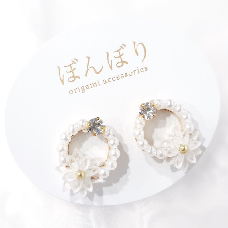Origami flower earrings white pearl glass stone Hare's Day Graduation Ceremony Entrance Ceremony Formal - Earrings & Clip-ons - Paper White
