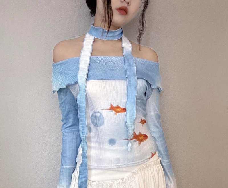 Chinese retro goldfish print fresh stretch one-shoulder knitted sweater - Women's Tops - Other Materials Blue