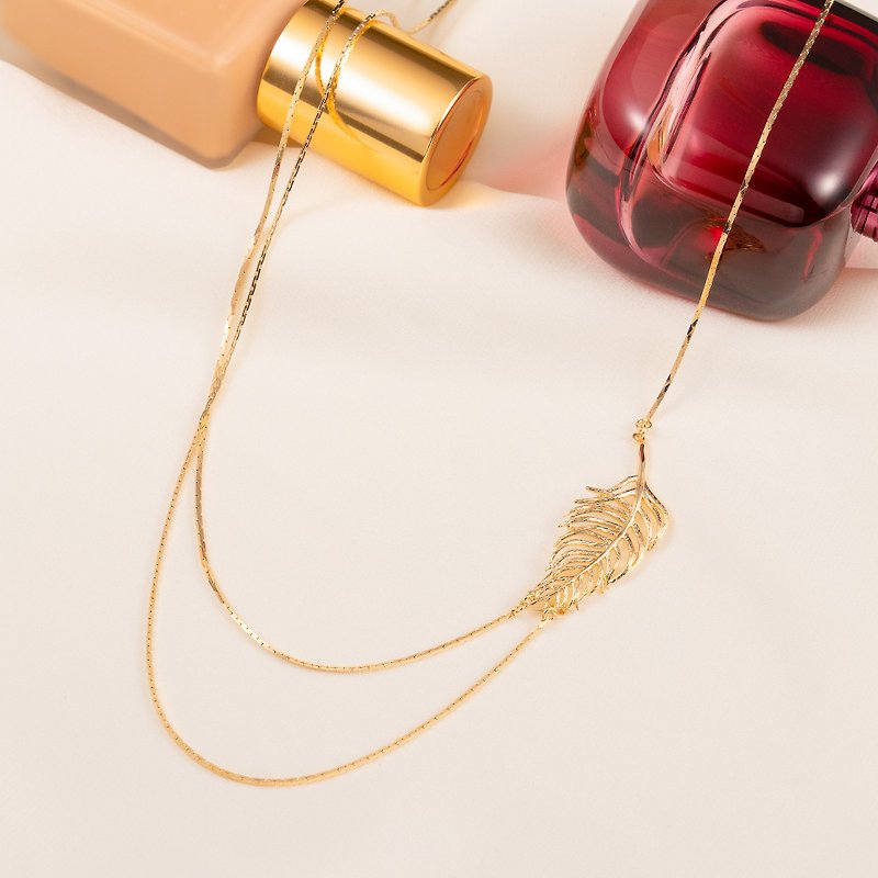La Muse 羽毛項鍊 不對稱設計 都會系列 - 長頸鍊 - 銅/黃銅 金色