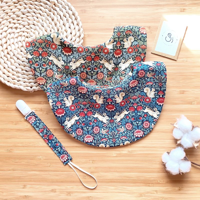 古典圖騰動物圍兜 圍兜兜 手作圍兜 奶嘴鍊 handmade 彌月禮盒 - 圍兜/口水巾 - 棉．麻 