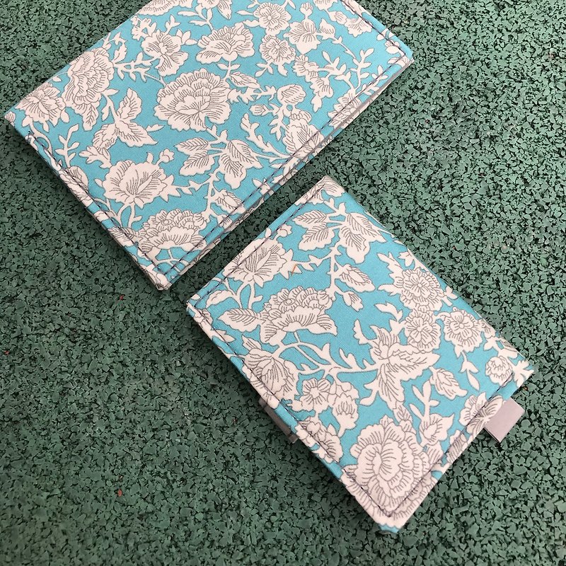 Washed kraft paper. Patchwork | Pink Blue Retro White Flower | Card Case/Octopus Case/Certificate Case - ที่เก็บนามบัตร - กระดาษ 