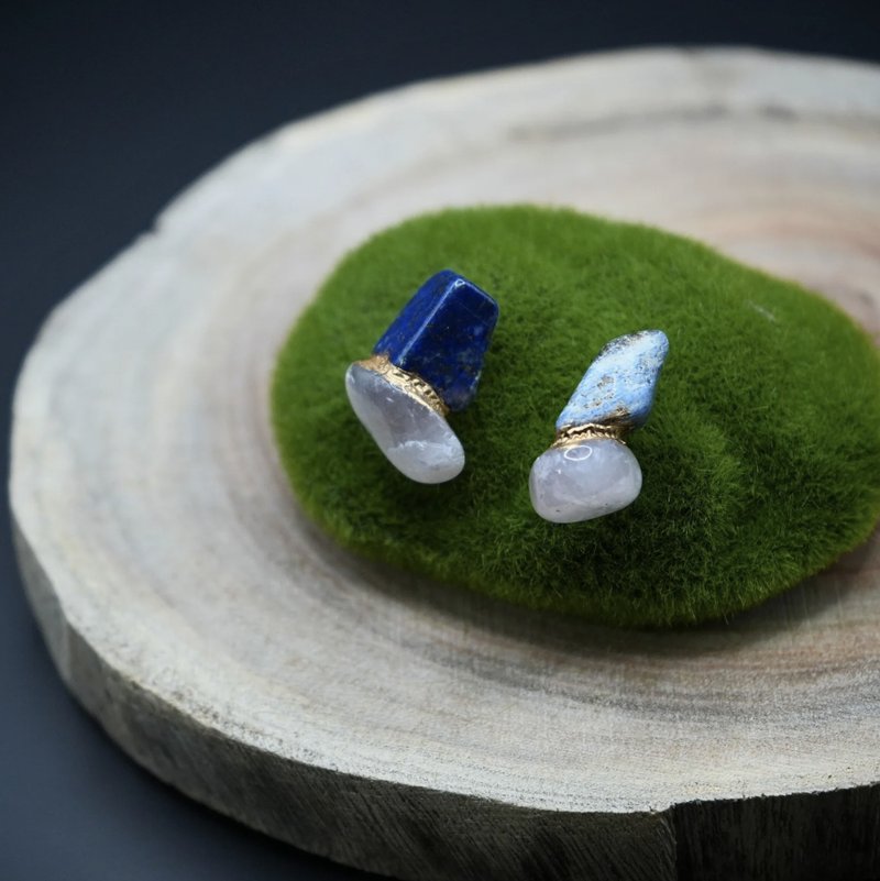 Playful Stones Piece A Asymmetrical, One-of-a-Kind Kintsugi Jewelry - ต่างหู - เครื่องประดับพลอย สีน้ำเงิน