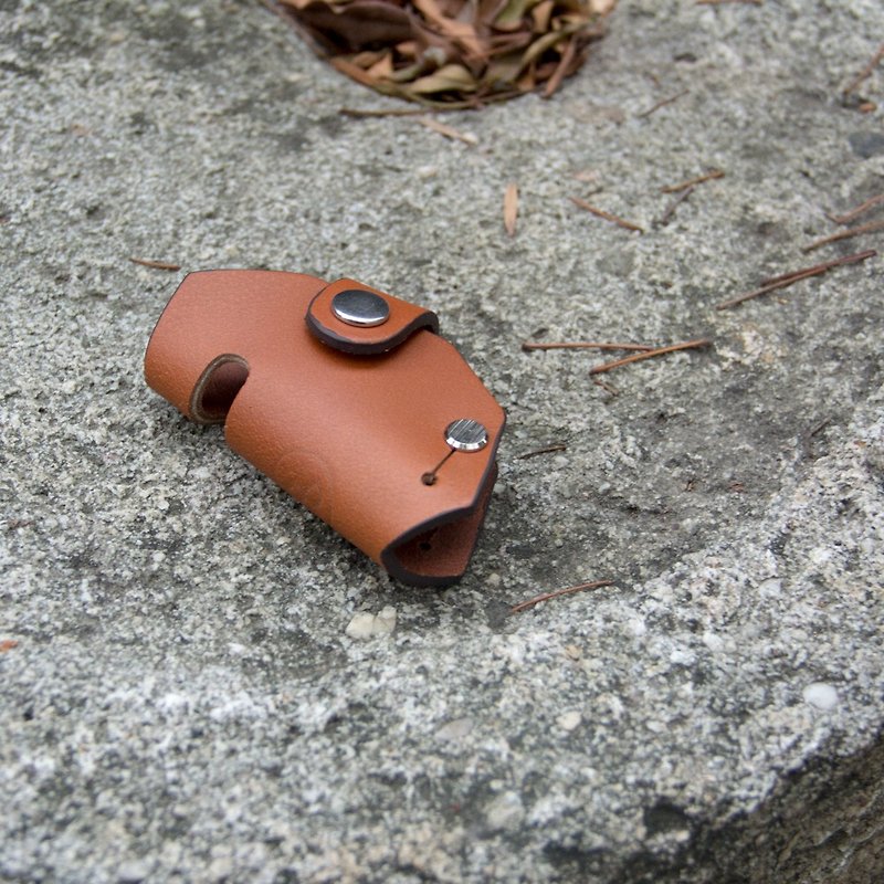 DUAL - 真皮創意汽車鑰匙包/手機架 - 淺棕 - 鑰匙圈/鑰匙包 - 真皮 咖啡色