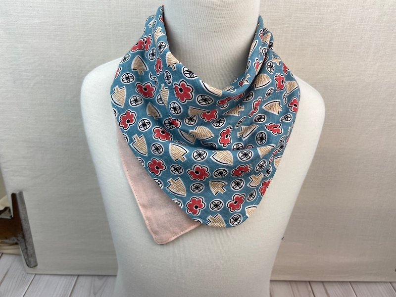 VA. cloth hand-made / triangle scarf / colorful garden - Bibs - Cotton & Hemp 