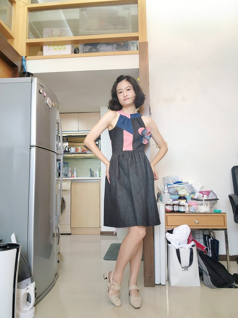 Denim patchwork rose dress - ชุดเดรส - ผ้าฝ้าย/ผ้าลินิน หลากหลายสี