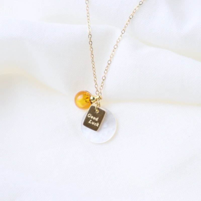 【ScentMûes】Natural mother-of-pearl diffuser necklace-lucky shell style (with velvet bag) - สร้อยคอ - เปลือกหอย 