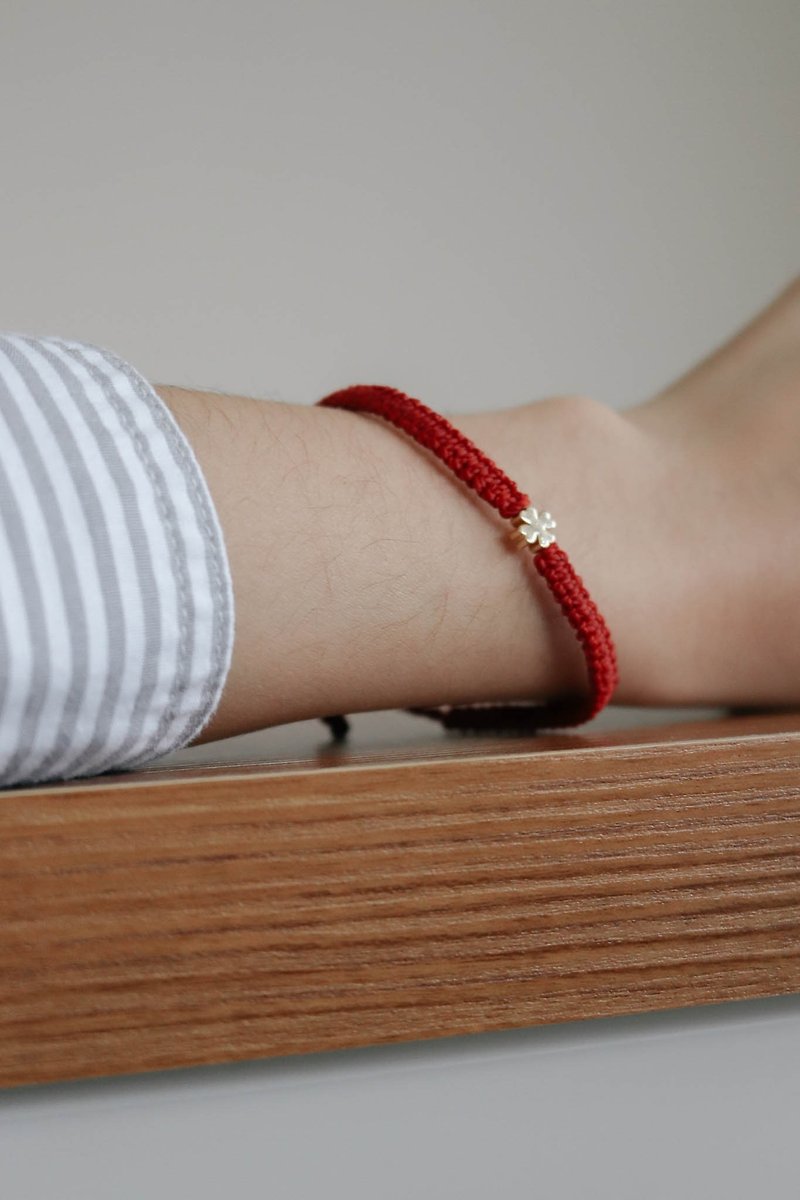 Red Thread Lucky Symbol Hand Woven Bracelet Bracelet - สร้อยข้อมือ - วัสดุอื่นๆ สีแดง