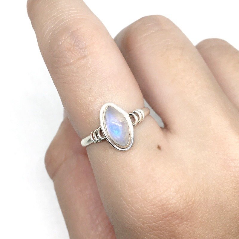 月光石925純銀簡約馬眼鑲邊戒指 尼泊爾手工鑲嵌製作 - 戒指 - 寶石 藍色