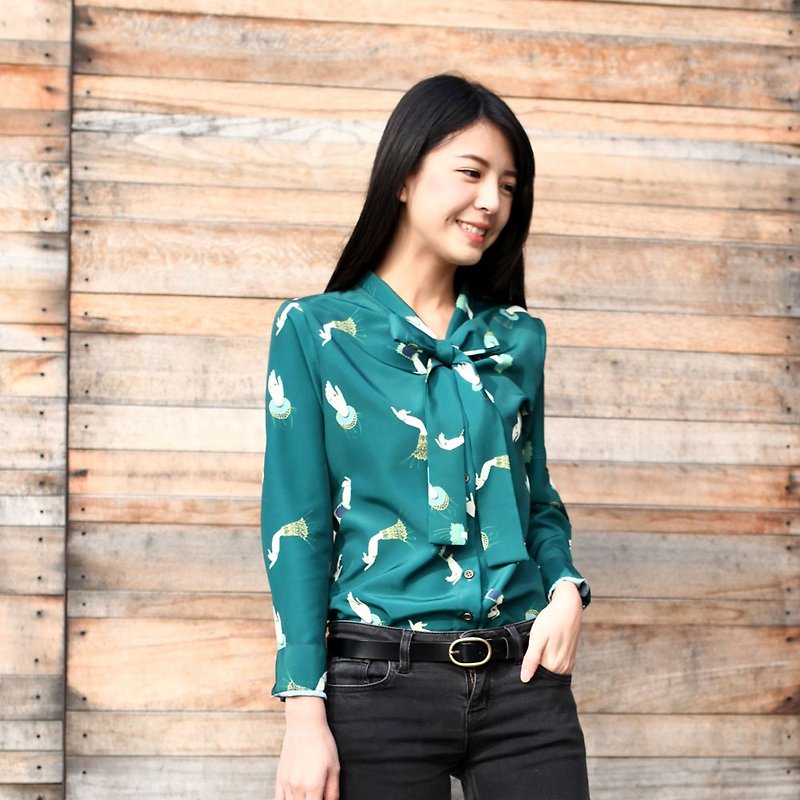 GT print green hand bow tie shirt S - Women's Shirts - Other Materials Green