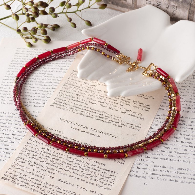 ガーネット×ゴールドの3連ネックレス　チョーカーにも　重ね付け　ビーズネックレス - 項鍊 - 其他材質 紅色