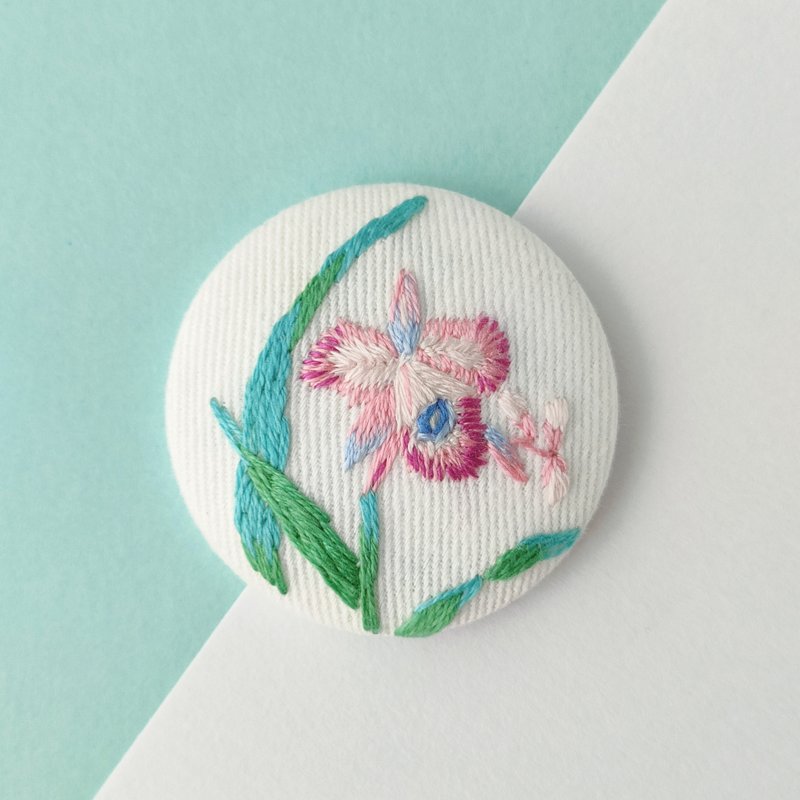 蘭の刺繍ブローチ - 胸針 - 棉．麻 紅色
