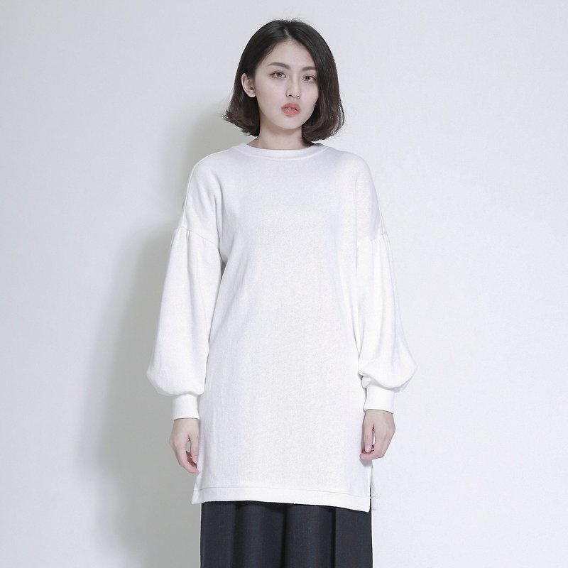 Spindrift spray wide-sleeved long top _7AF009_ off-white - เสื้อผู้หญิง - ผ้าฝ้าย/ผ้าลินิน ขาว