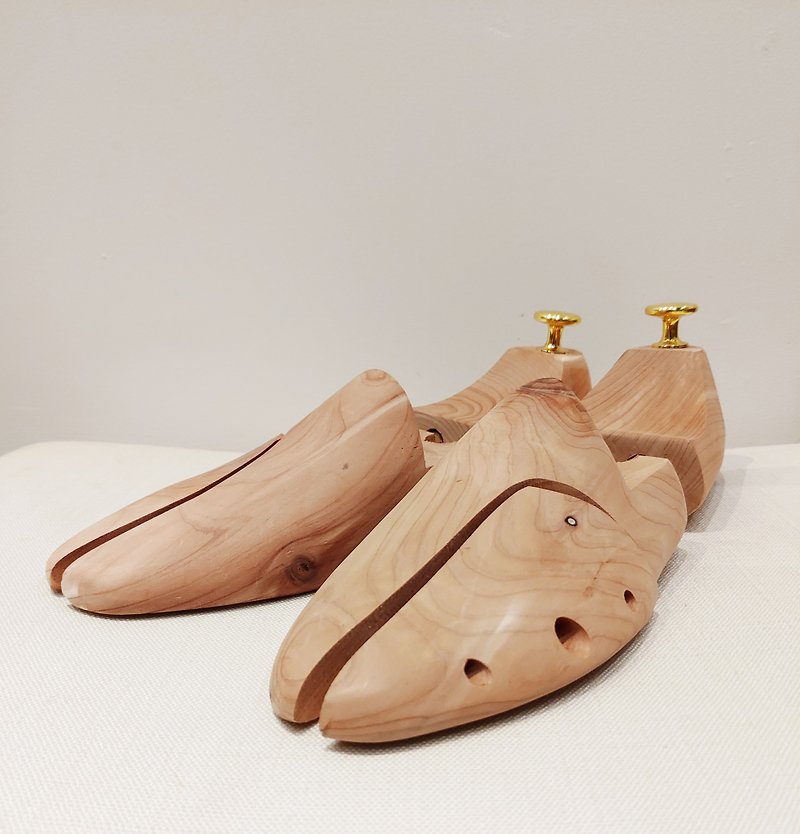 Cedar wooden shoe tree - Insoles & Accessories - Wood Brown