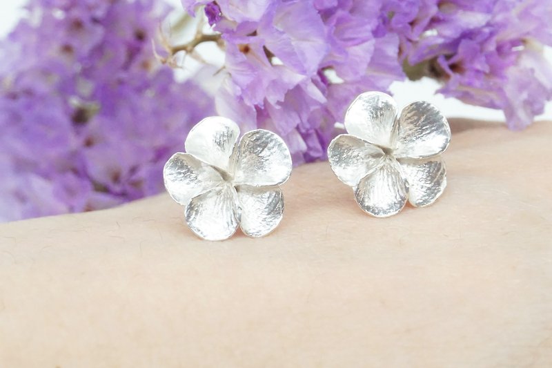 Fenxue/Tung Blossom/Pure Silver Earrings (Small) - ต่างหู - โลหะ สีเงิน
