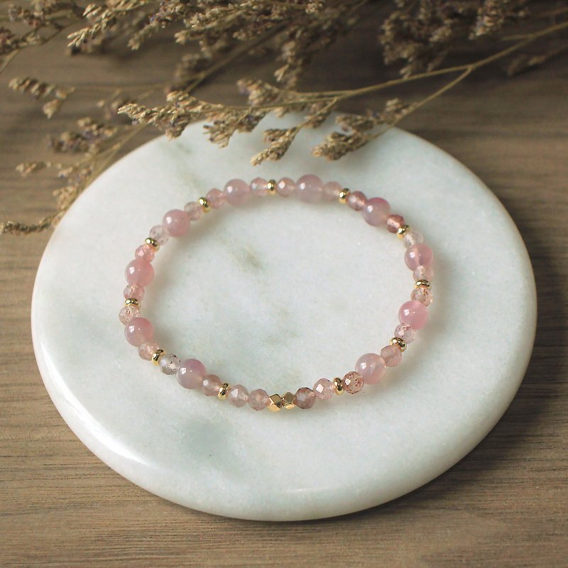 Pink crystal bracelet | with strawberry crystal | little spring - สร้อยข้อมือ - คริสตัล สึชมพู
