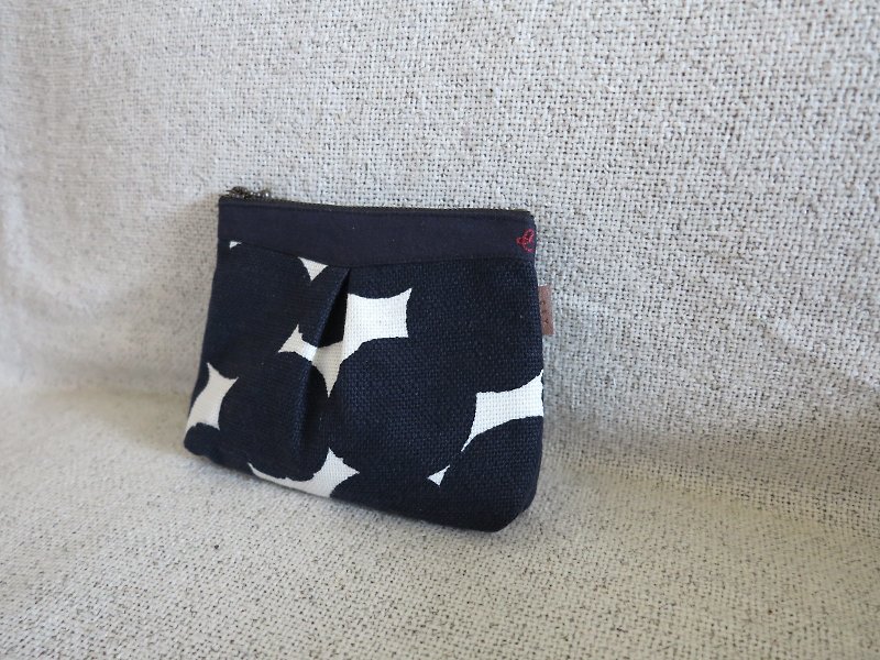 Elegant cosmetic bag - dark blue / white big dots - กระเป๋าเครื่องสำอาง - ผ้าฝ้าย/ผ้าลินิน สีดำ