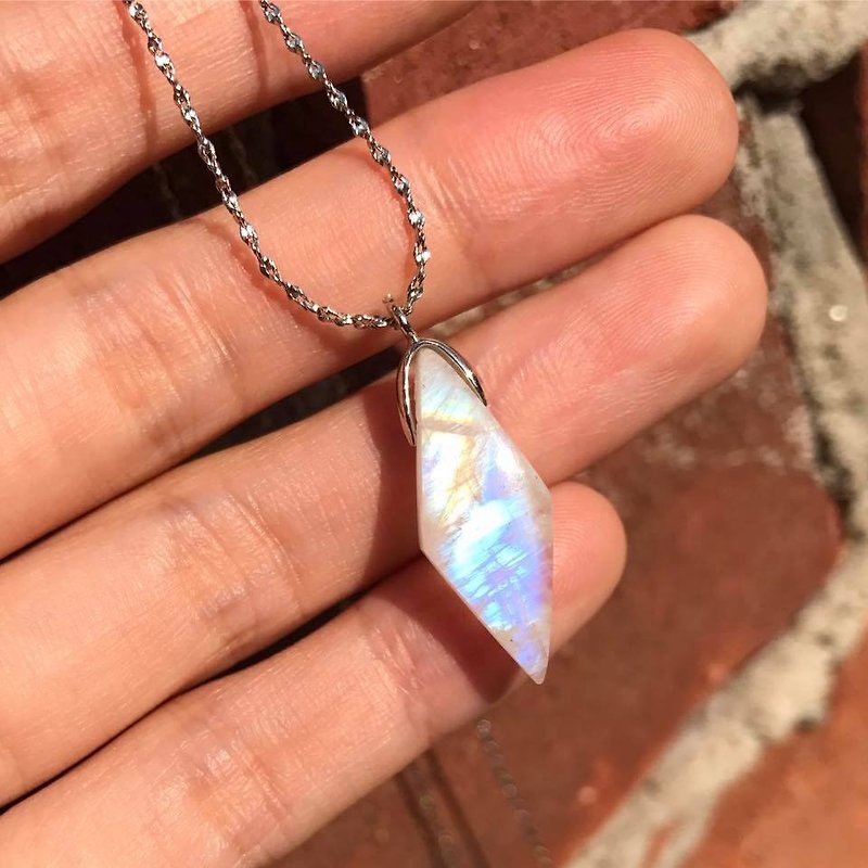 [] Lost and find soft blue stone moon moonlight natural gem stone drops began necklace - สร้อยคอ - เครื่องเพชรพลอย สีน้ำเงิน