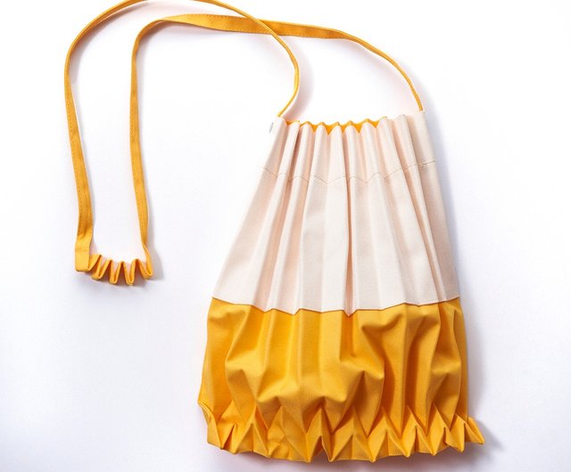 鮮やかなイエローのスペルライスオルガンバッグ折りたたみ式バッグ収納バッグサイドバックショルダー多目的韓国大容量 ショップ Hezhi ショルダーバッグ Pinkoi