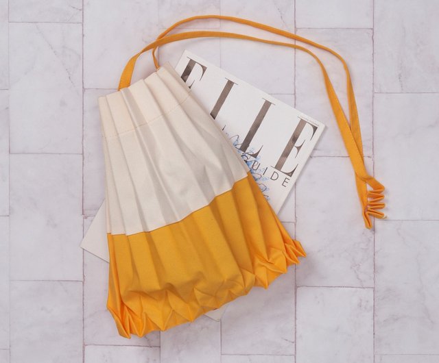 鮮やかなイエローのスペルライスオルガンバッグ折りたたみ式バッグ収納バッグサイドバックショルダー多目的韓国大容量 ショップ Hezhi ショルダーバッグ Pinkoi