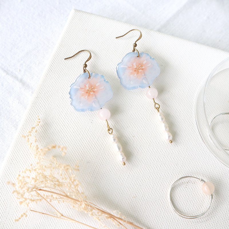 Flower Collection Handmade Earrings - Frost Flower Freshwater Pearl Powder Crystal Changeable Clip - ต่างหู - เรซิน สีน้ำเงิน