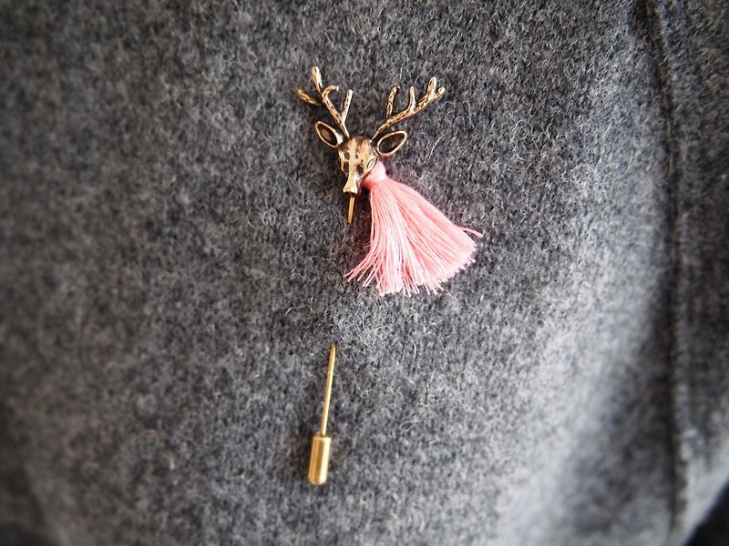 Golden sika deer with pink tassel brooch - Brooches - Other Metals Gold