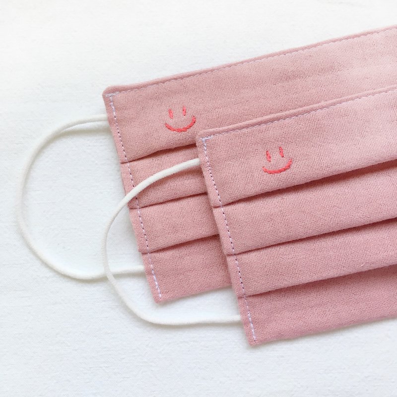 Hand Embroidered Smiley Washable Pleated Cotton Bean Pink Face mask Adult Child - หน้ากาก - ผ้าฝ้าย/ผ้าลินิน สึชมพู