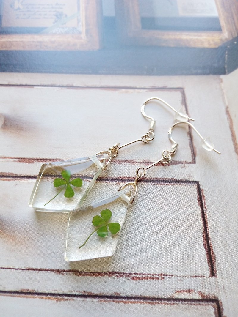 Pressed Flower Earrings. Handmade Jewelry with Real Flowers, Lucky Clover - Earrings & Clip-ons - Other Materials Green