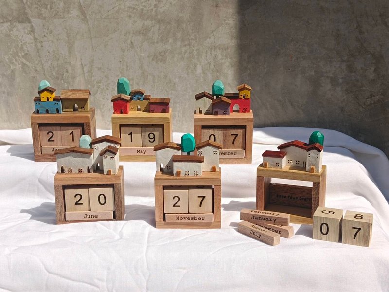 2025-11 Handcrafted wooden house calendar, unique item - 擺飾/家飾品 - 木頭 多色