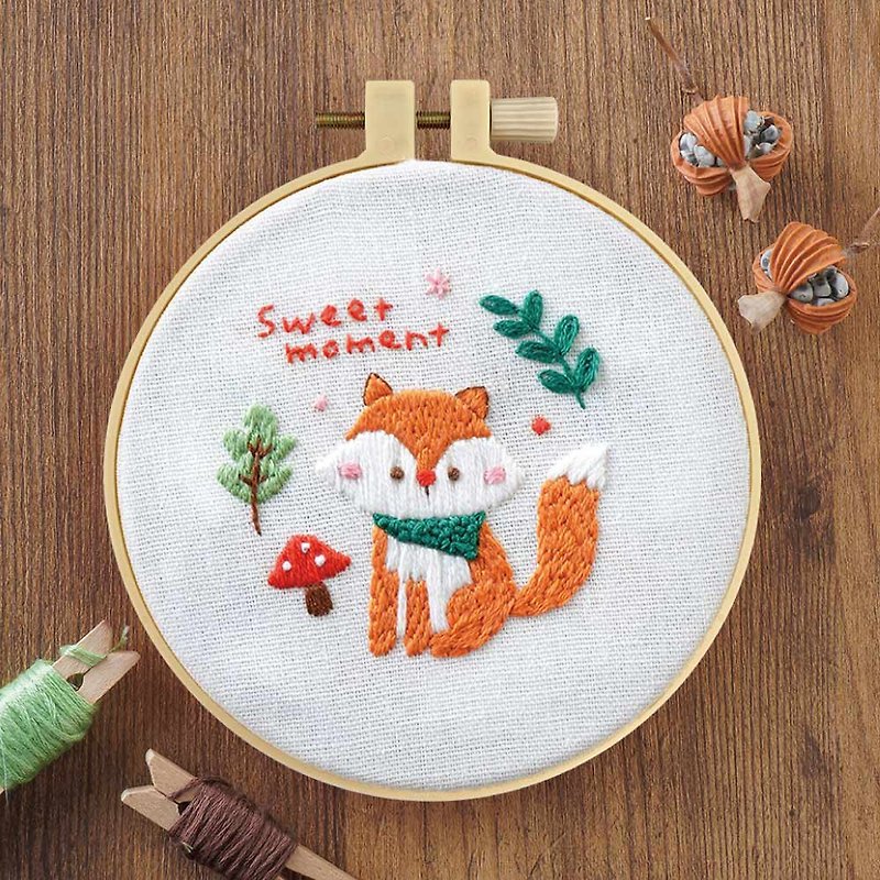 可愛動物刺繡材料套組系列-綠野小狐狸 - 編織/羊毛氈/布藝 - 棉．麻 