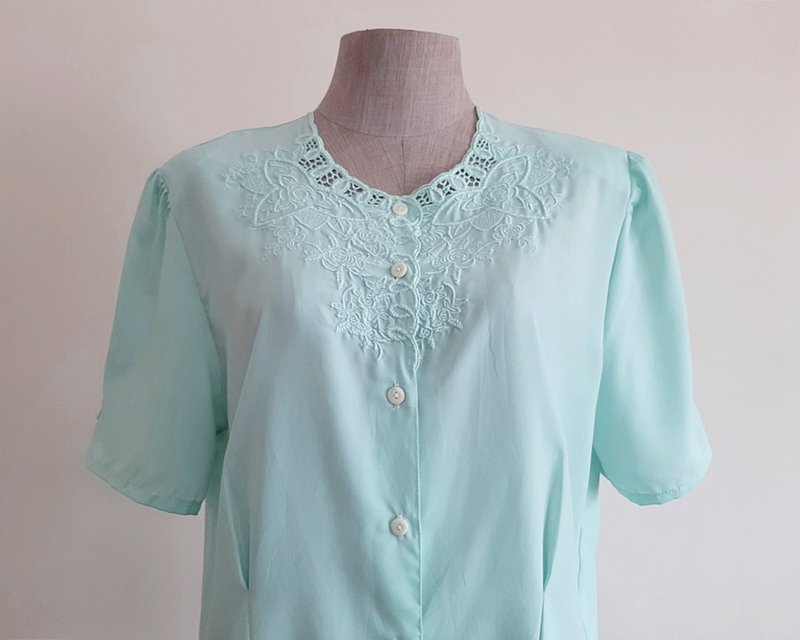 Vintage Blue Green Embroidered Blouse - เสื้อผู้หญิง - เส้นใยสังเคราะห์ สีเขียว