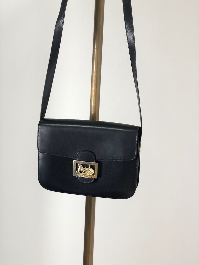 [Direct from Japan, branded used bag] CELINE shoulder bag, black, horsecarriage, leather, vintage, ic2bg7 - กระเป๋าแมสเซนเจอร์ - หนังแท้ สีดำ