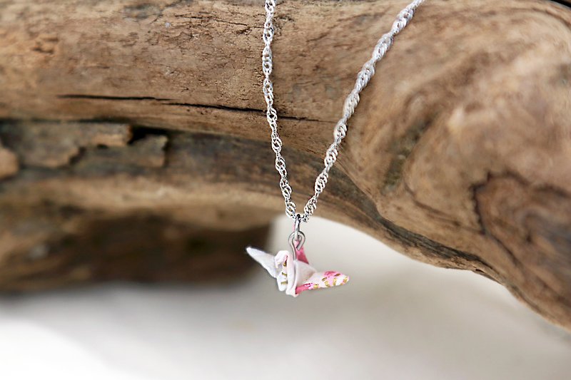 White cherry and red peach origami crane necklace - สร้อยคอ - กระดาษ สึชมพู