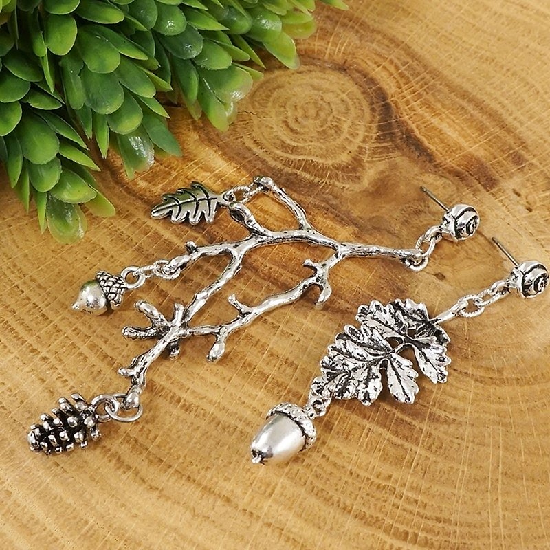 Asymmetric Forest Earrings Silver Acorn Oak Leaf Branch Cone Earrings Jewelry - ต่างหู - โลหะ สีเงิน