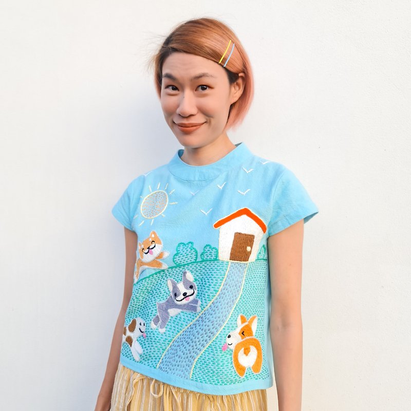 Hand Embroidery / Sweet Home with Dogs / back button shirt / Sky Blue - Women's Tops - Thread Blue