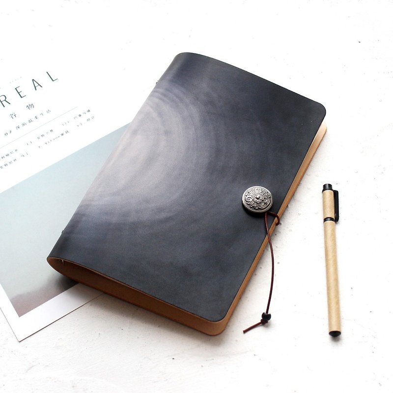 Black Smudge A5 A6 A7 Loose-leaf Notebook Leather Handbook Handmade Leather Notepad Free Lettering - สมุดบันทึก/สมุดปฏิทิน - หนังแท้ สีดำ