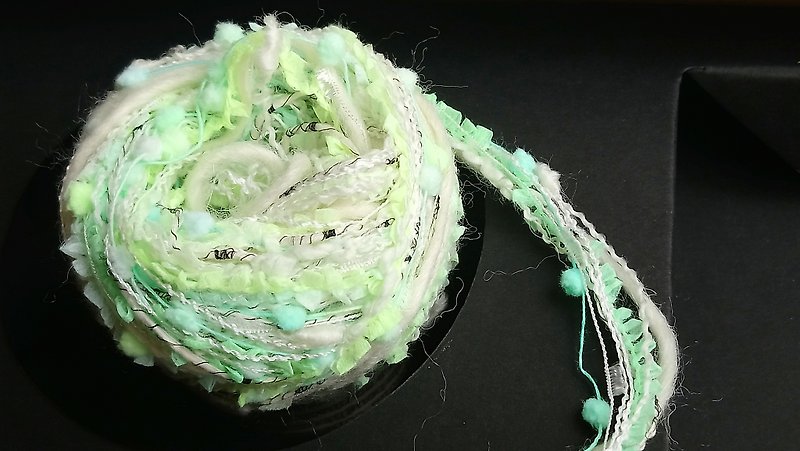 引き揃え糸  1m - 編み物/刺繍/羊毛フェルト/裁縫 - ポリエステル グリーン