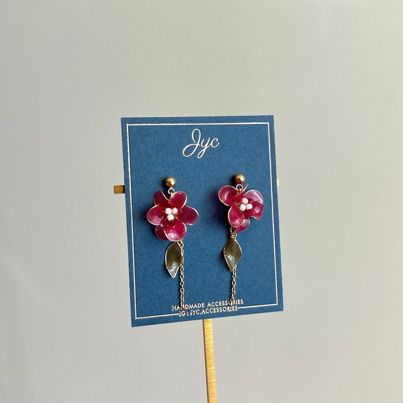 When the red flowers sway under the bright sun, hand-made three-dimensional crystal flower earrings, painless Clip-On, UV jewelry - ต่างหู - วัสดุอื่นๆ สีแดง