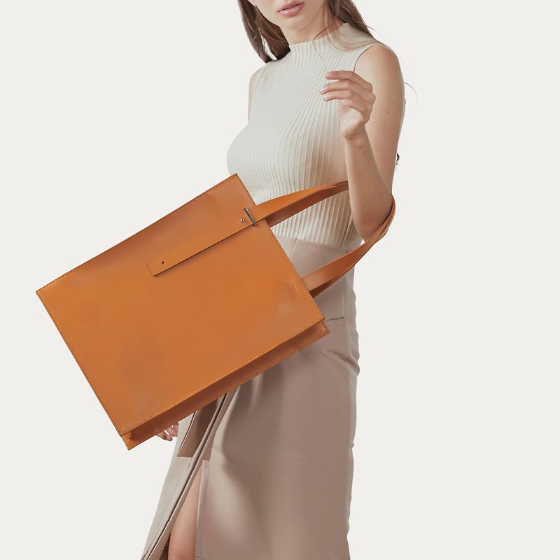 DA04 Tote M - Brown (Minimal Leather Bag) - กระเป๋าแล็ปท็อป - หนังแท้ สีนำ้ตาล