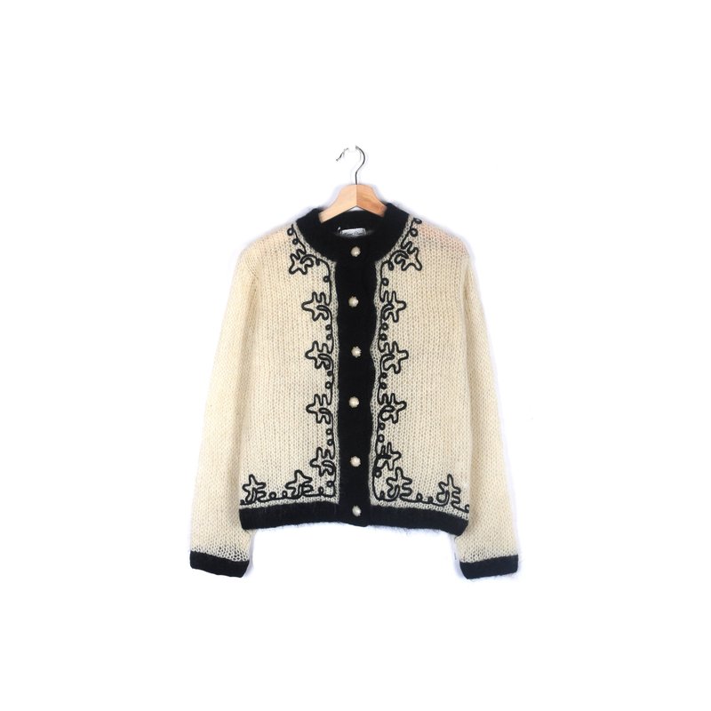 [Eggs] plant vintage girl classic Paris embroidered vintage cardigan sweater - Women's Sweaters - Wool White