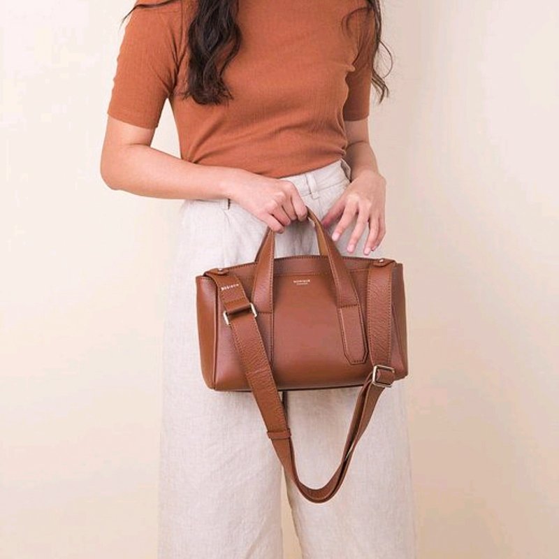 MONIQUE ATELIER J-Flap Handbag 翻蓋手提包 (Made to order) - 手提包/手提袋 - 真皮 咖啡色