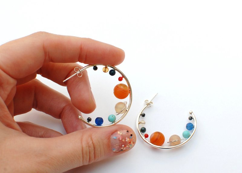 シルバー フープイヤリング 自然石ビーズ 太陽系モチーフ - ピアス・イヤリング - シルバー シルバー