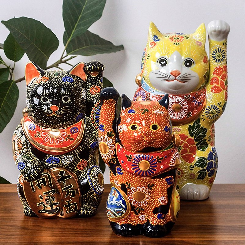 Japanese imported Kutani ware handmade colorful lucky cat ornaments for opening and relocation to home shops to attract wealth and fortune - ของวางตกแต่ง - เครื่องลายคราม 
