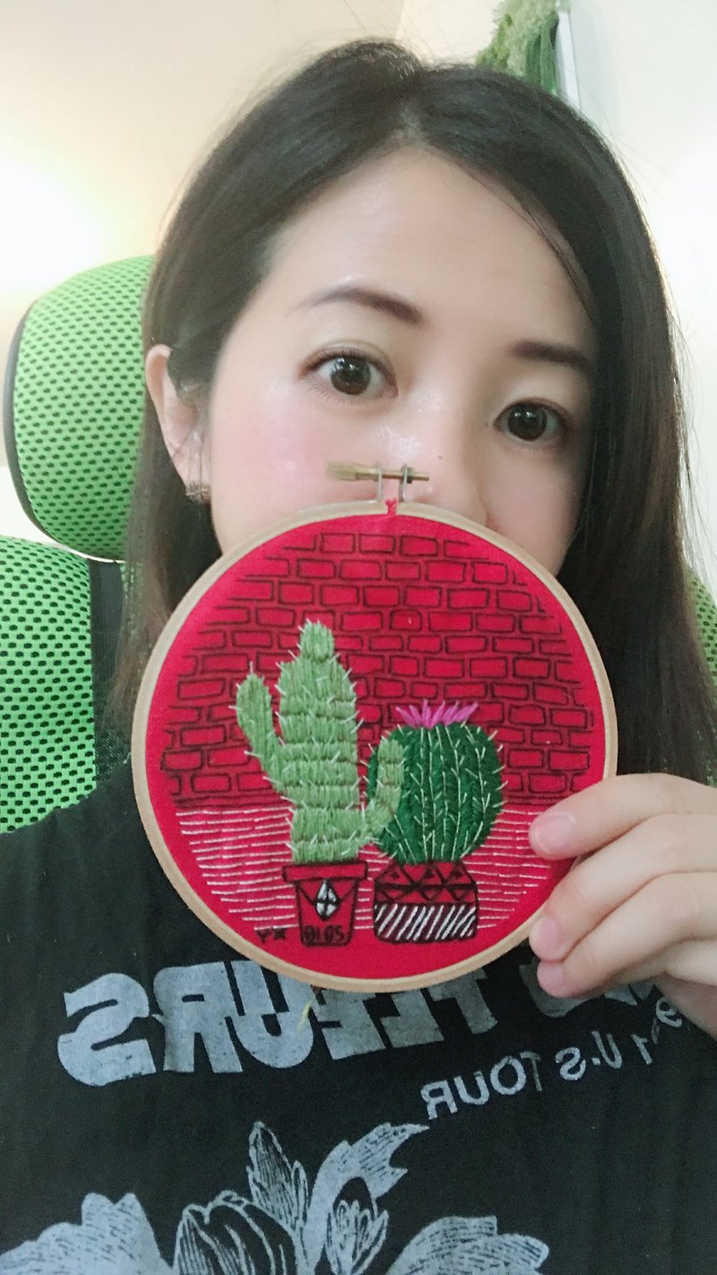 The cactus love embroidered 仙人掌之愛刺繡掛畫擺飾 - 擺飾/家飾品 - 繡線 紅色